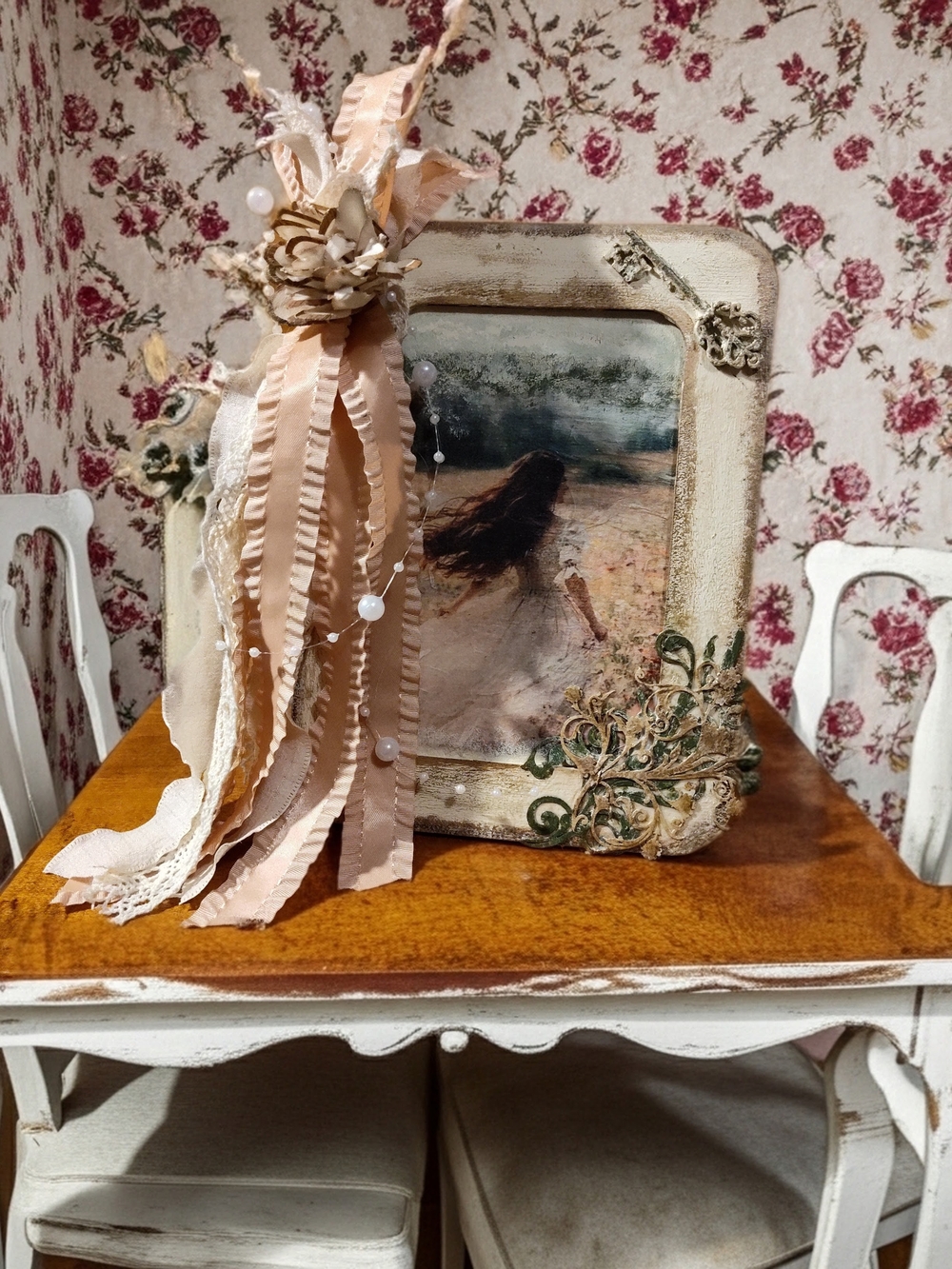 Shabby Chic Cream Picture Frame with Champagne Ribbon Accent